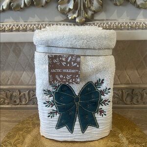 NWT Set of Two Festive Hand Towels with Green Bow Embroidery